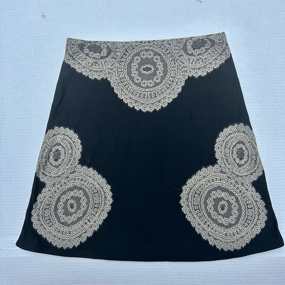 WOLFORD Black A-line magic skirt with Beige lace details - Picture 3 of 5